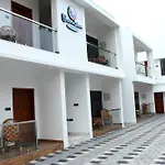 Wavealokam Beach Retreat