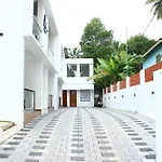 Wavealokam Beach Retreat