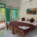 Molly\'S Hostel