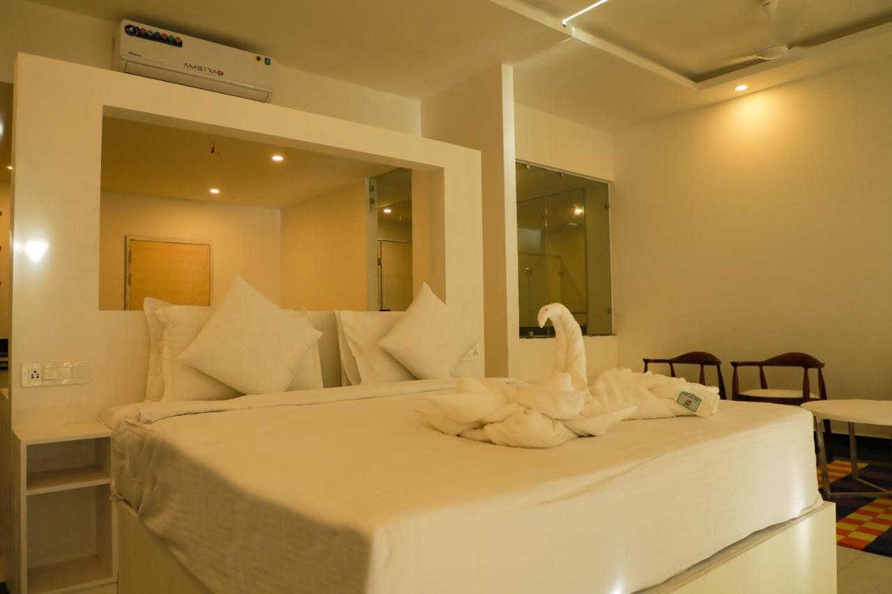 Elixir Cliff Beach And 5* Varkala