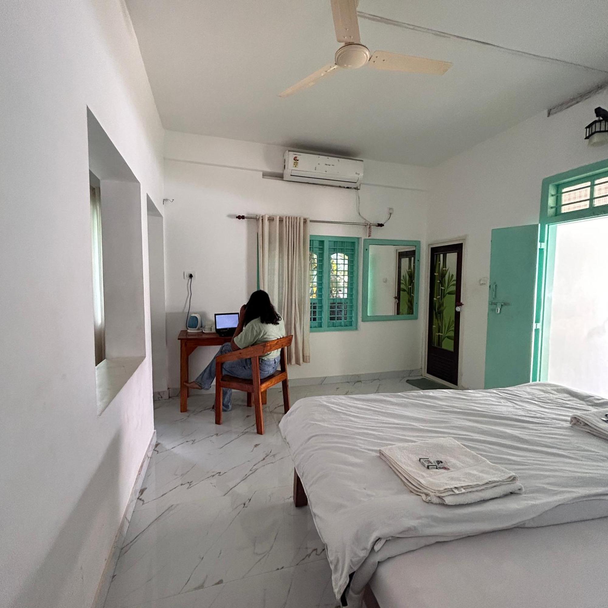 Hostel Molly's *