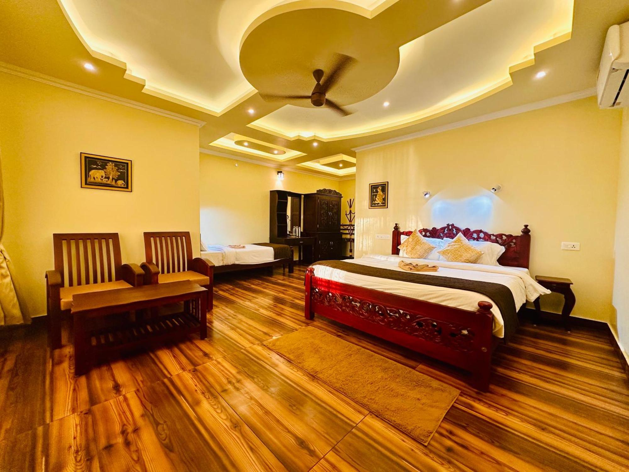 Maadathil & Hotel *