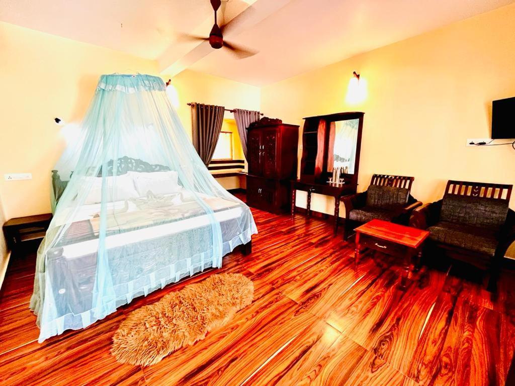 Hotel Maadathil & Varkala
