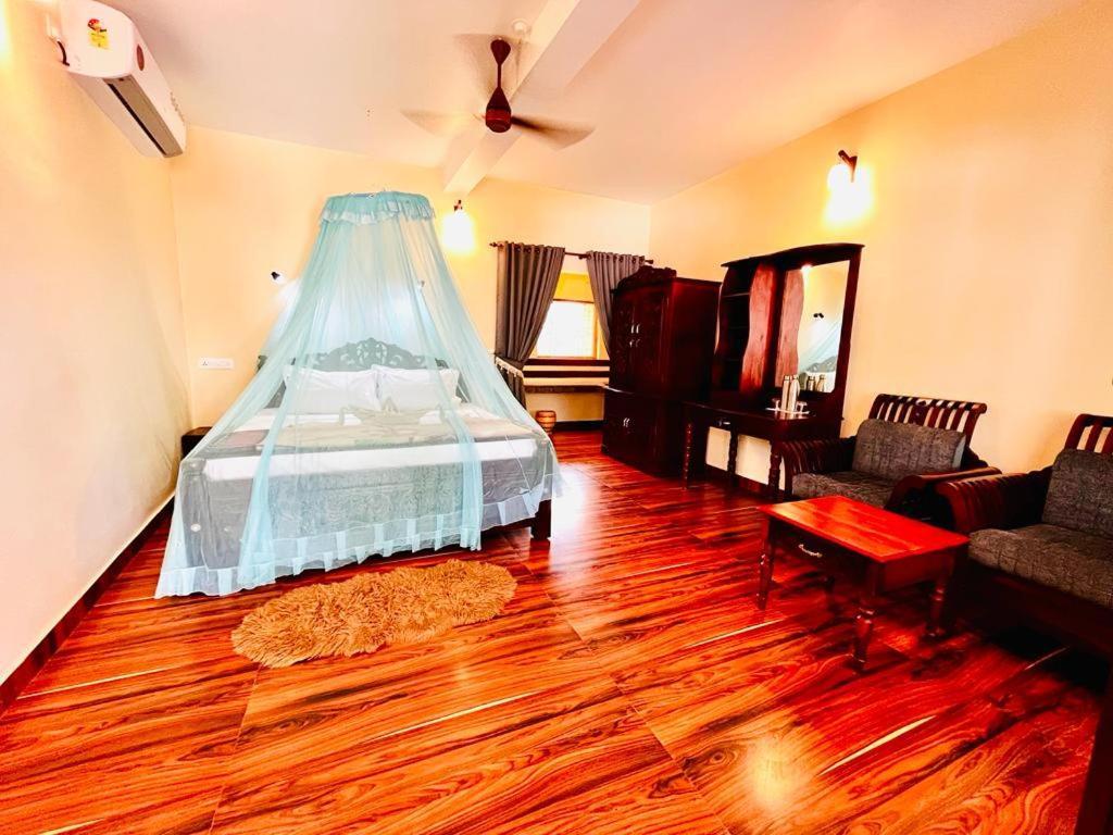 Maadathil & Hotel