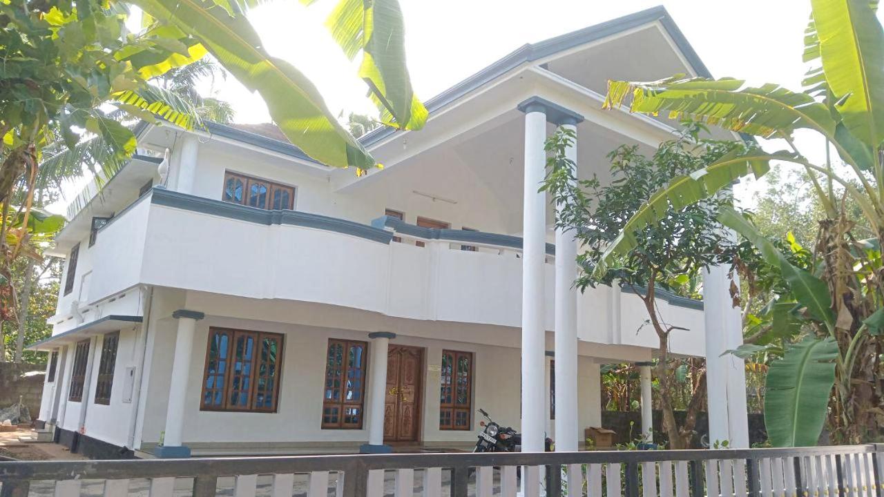 Homestay White Castle Homestay *