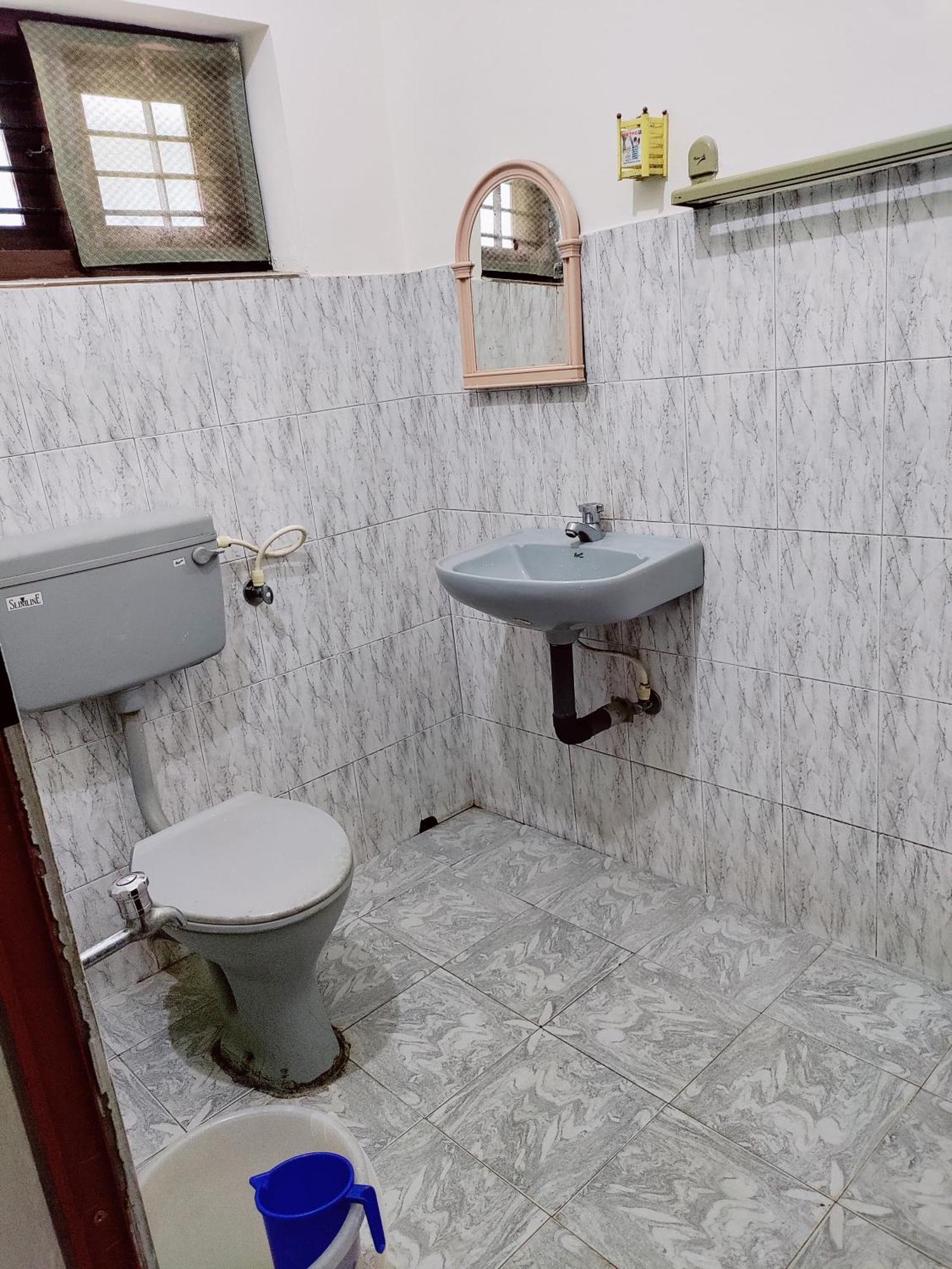 Basuri Guest house *