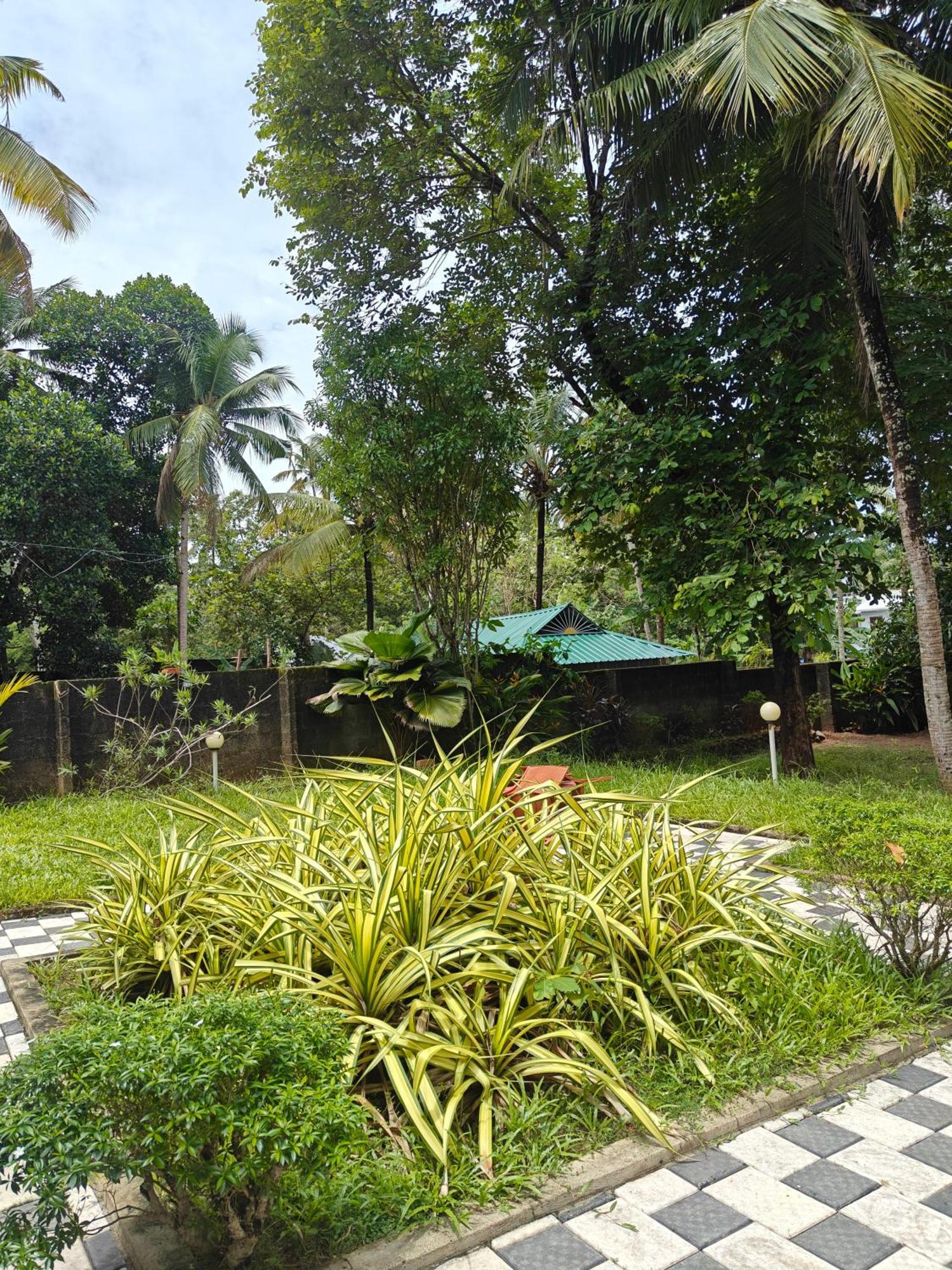 Kaabha Guest house *
