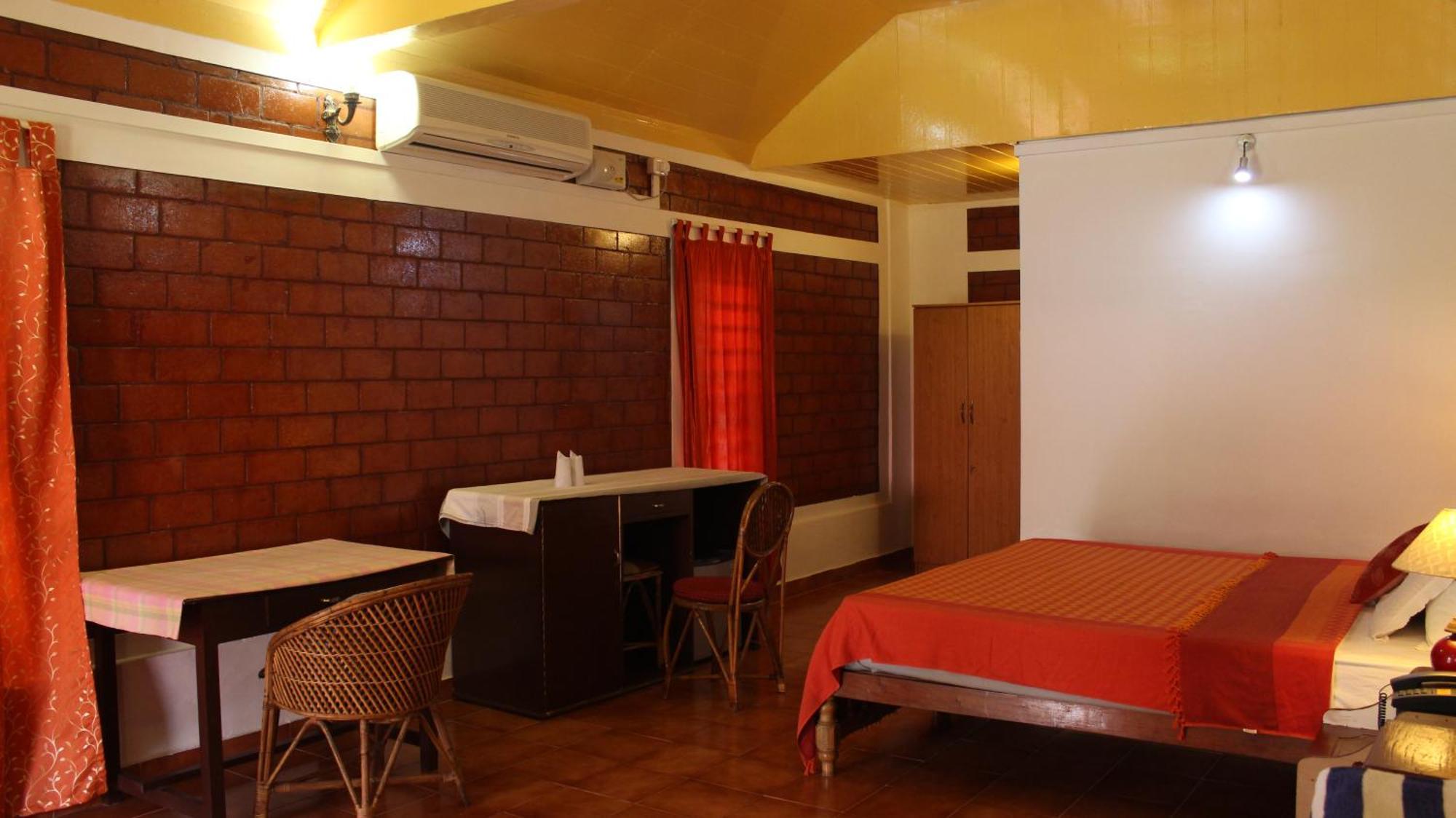 Hillview Hotel 4*