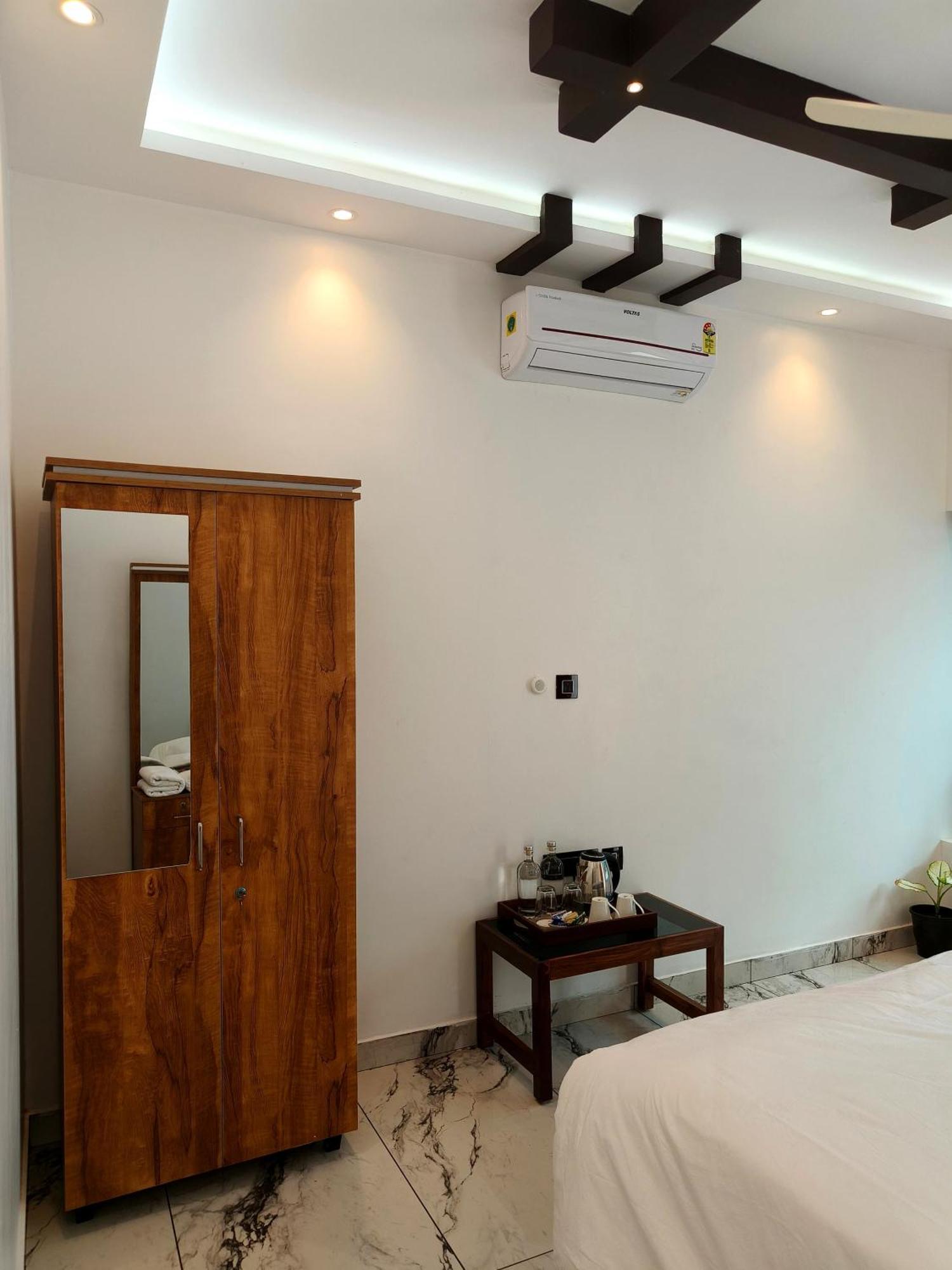 Resort Wavealokam Retreat Varkala