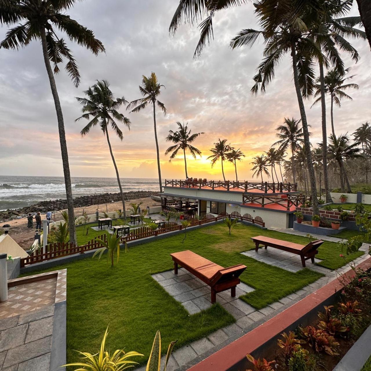 Hotel Maadathil & *
