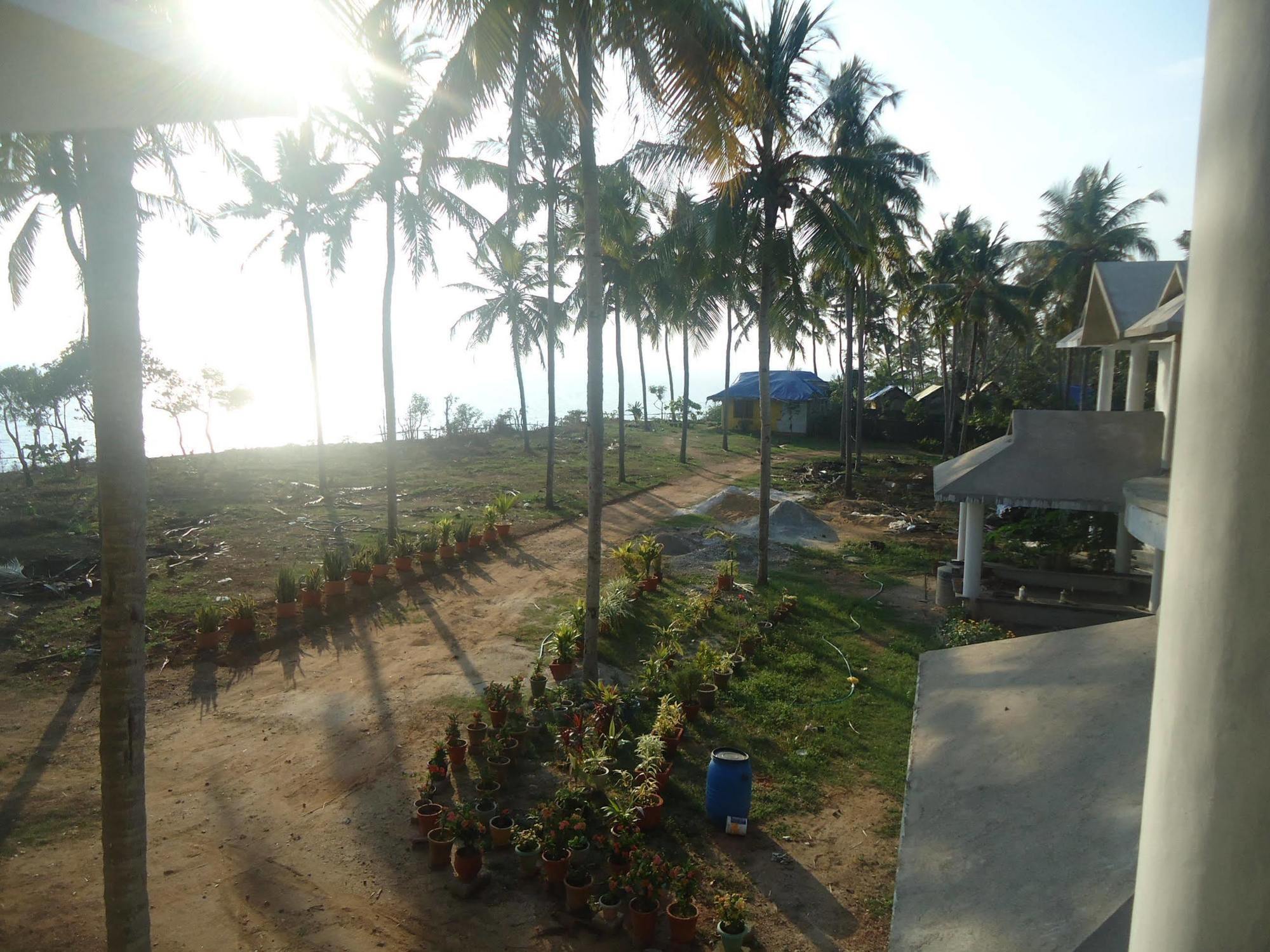 Bamboo Village Homestay *