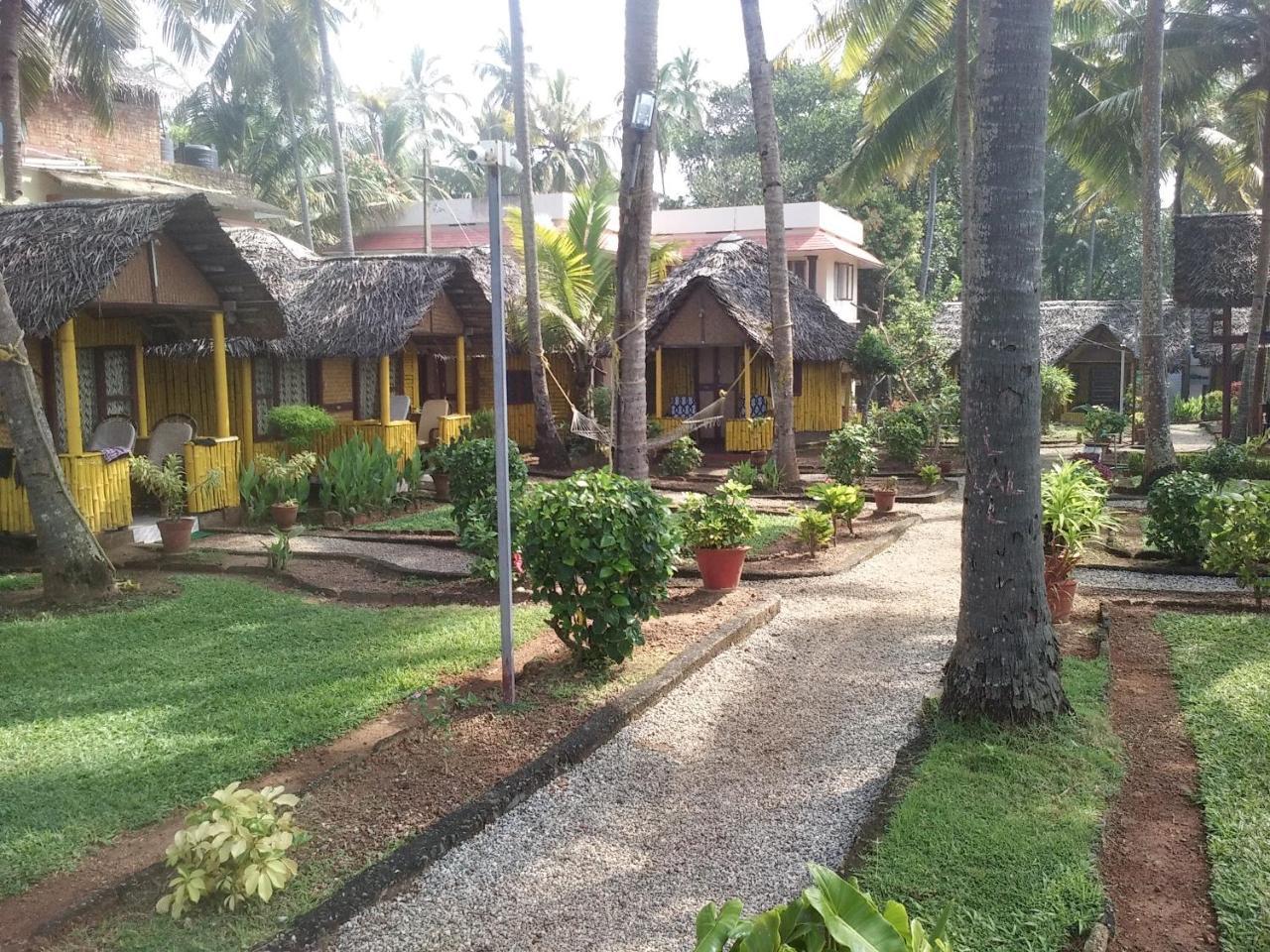 Bamboo Village Homestay *