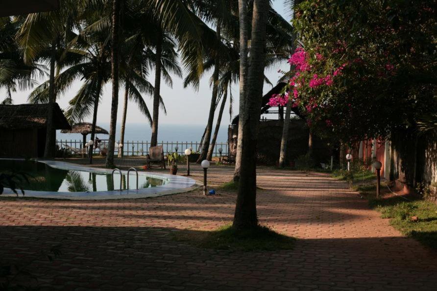 Adam's Paradise 3*