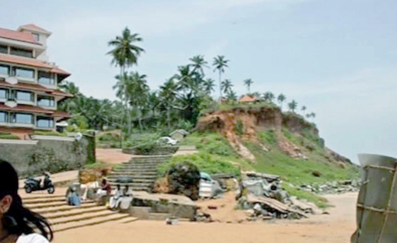 Anandan Tourist Hotel *