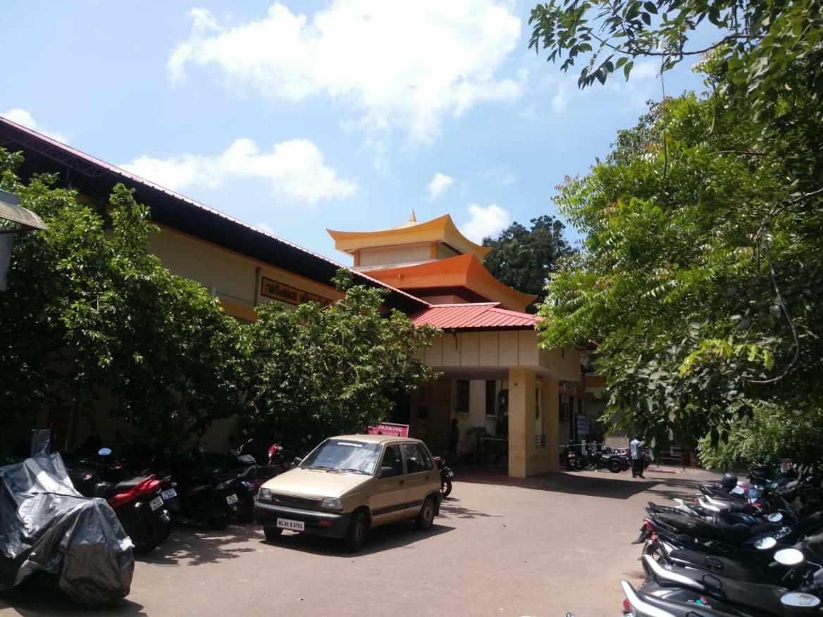 Anandan Tourist *
