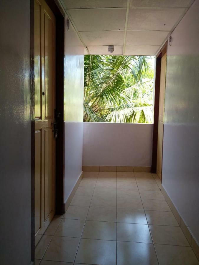 Anandan Tourist Hotel *