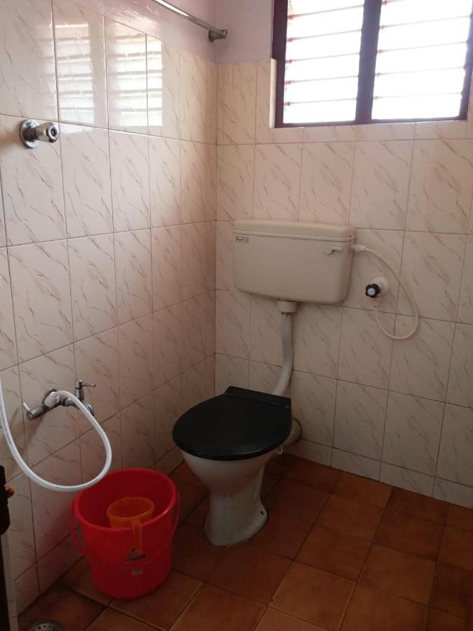 Anandan Tourist Hotel *