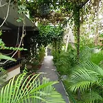 Leaf Garden Retreat