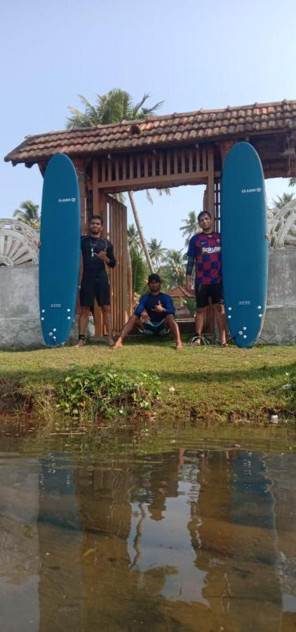 Homestay M R Beach & *