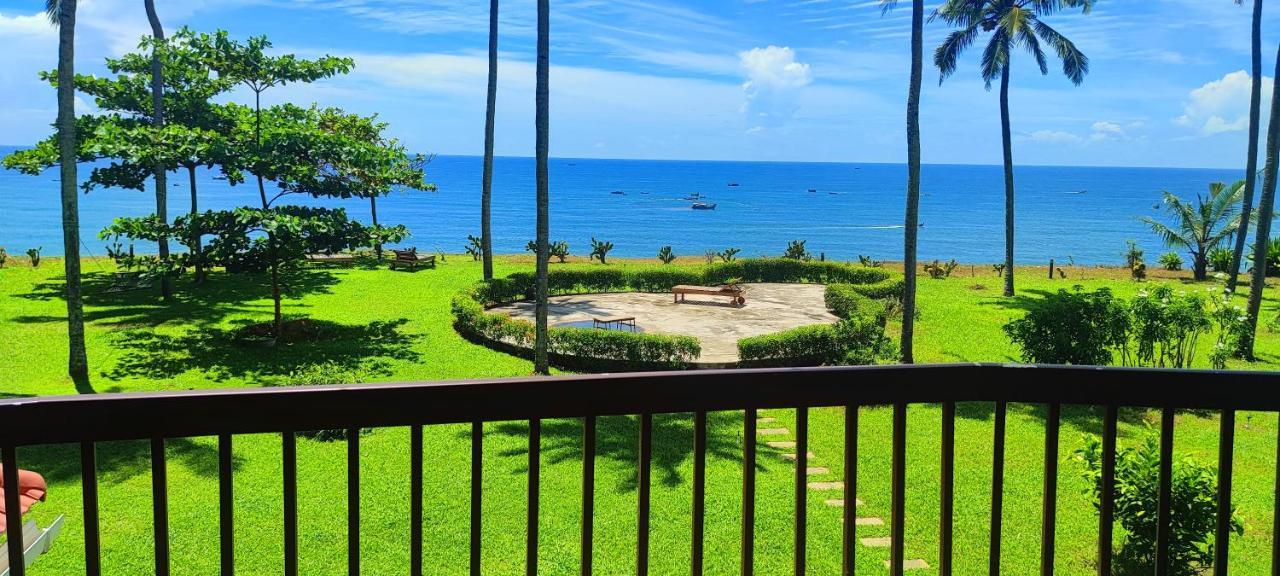 Pura Vida Resort