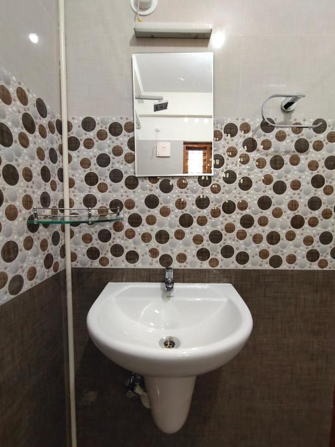 Hotel White House Residency *