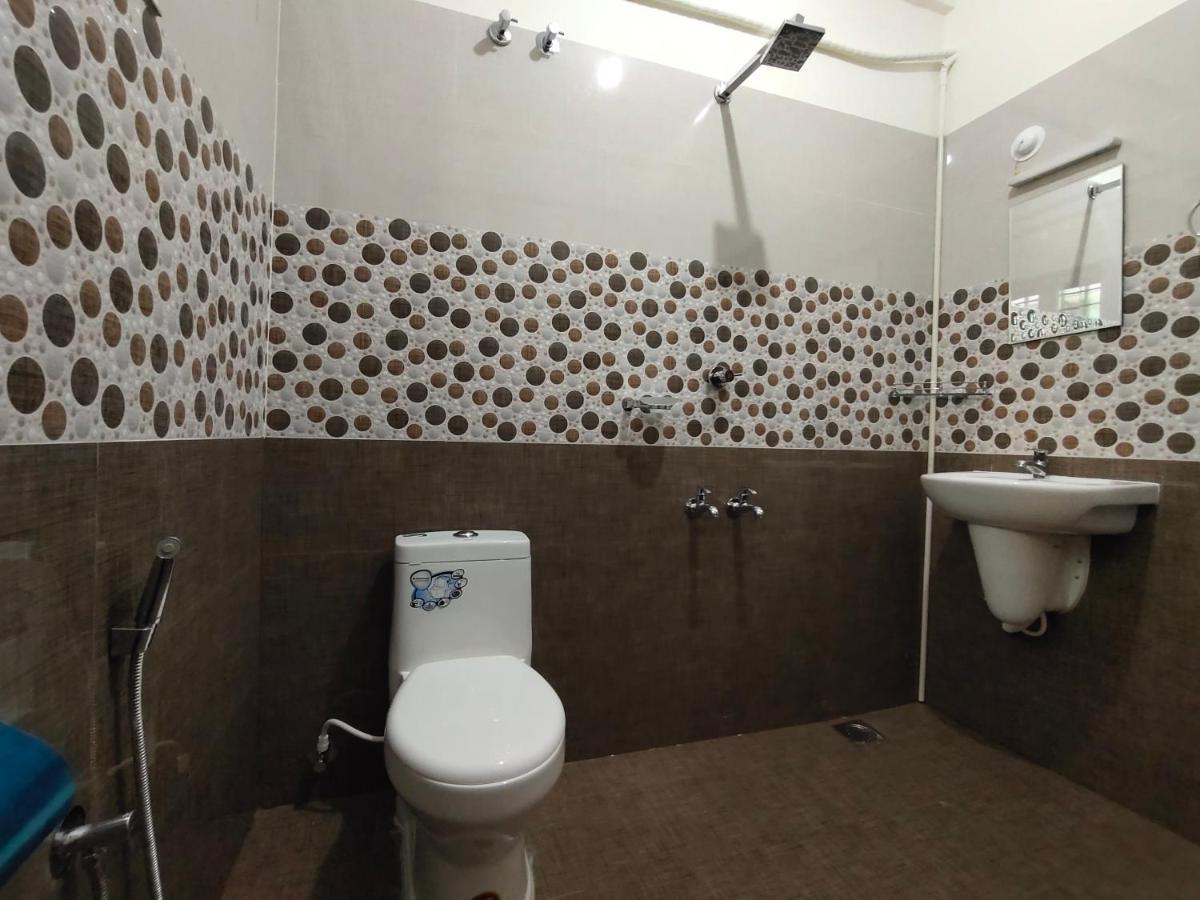 Hotel White House Residency *