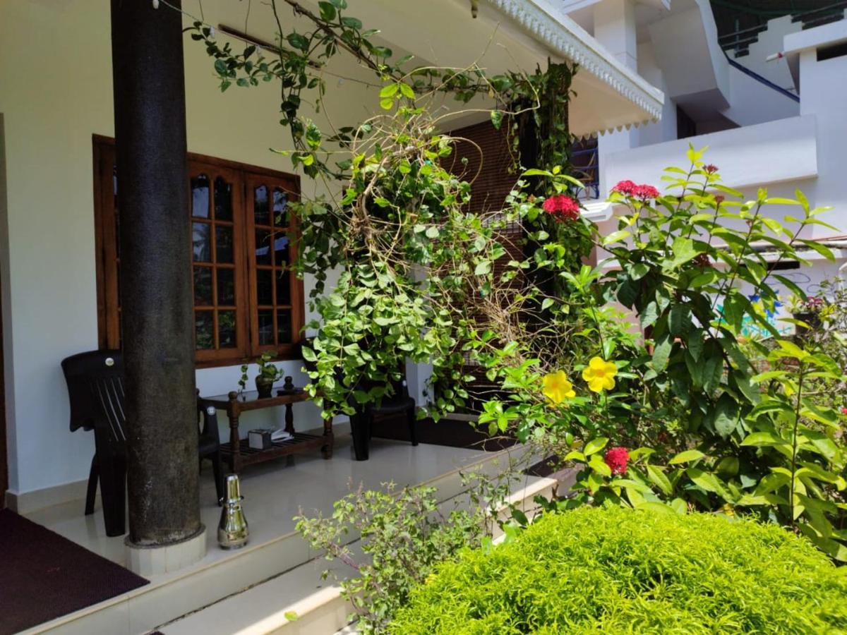 Raj Palace Homestay *