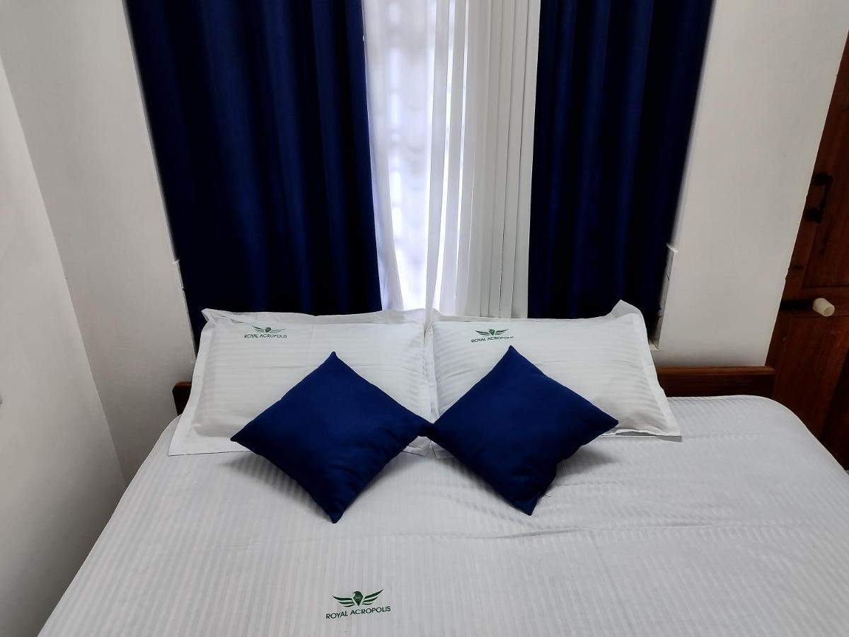 Raj Palace Homestay *