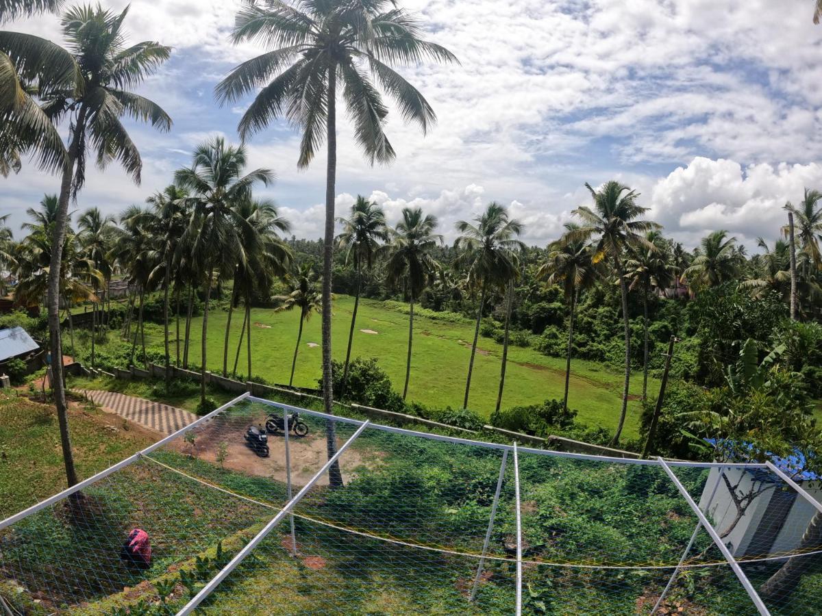 Pointbreak Surf & * Varkala