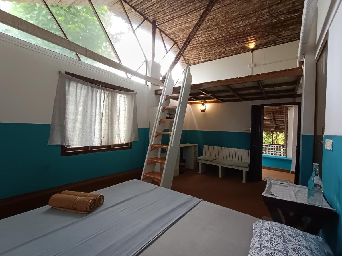 Hostel Calaila