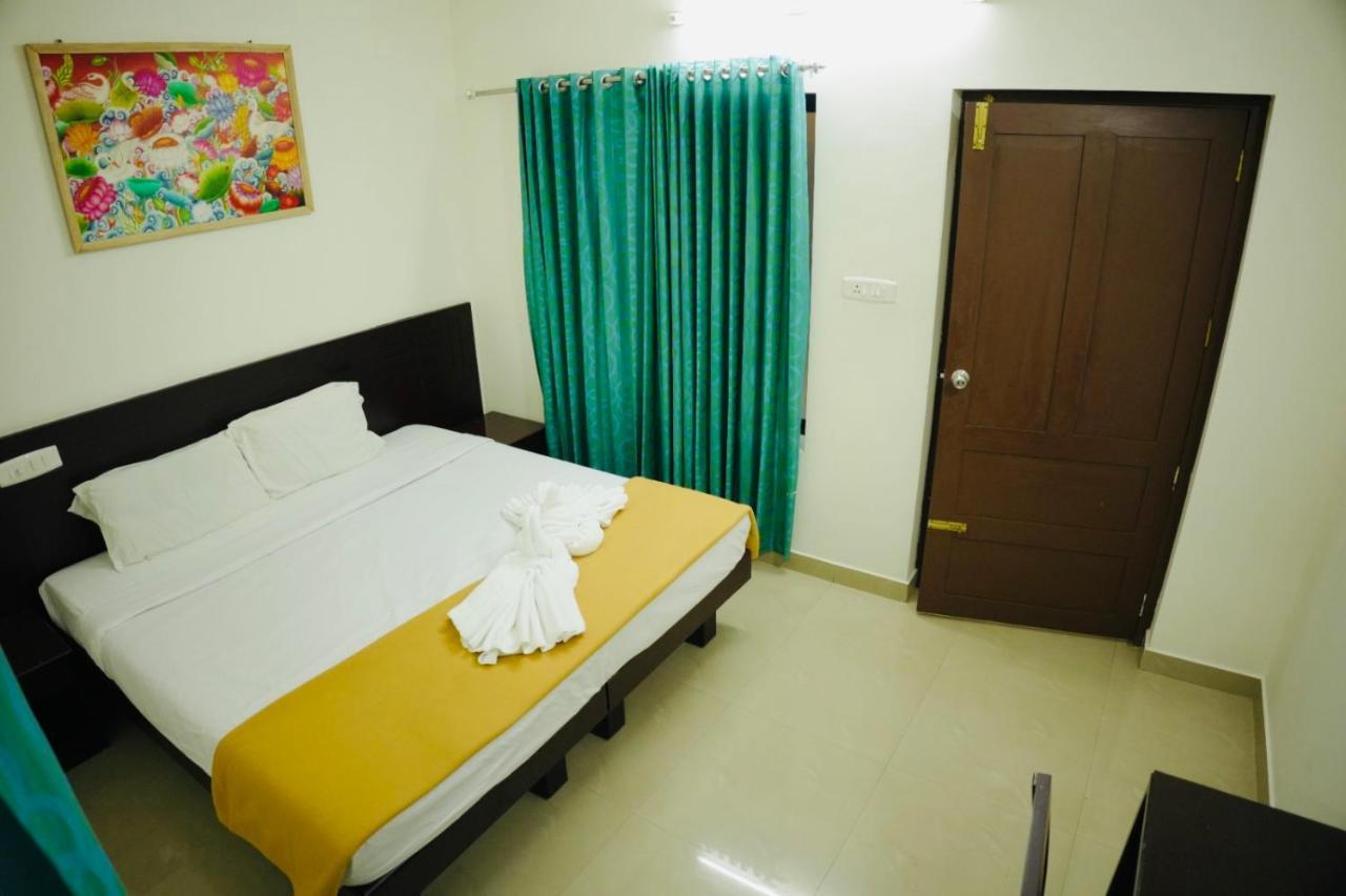 Hotel Padmatheertham Varkala