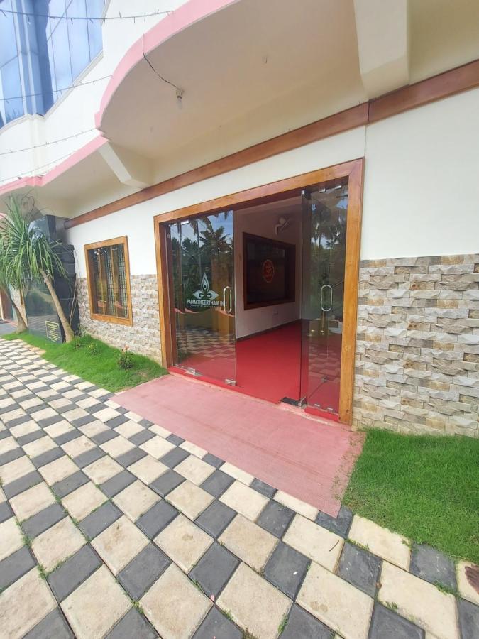 Hotel Padmatheertham Varkala