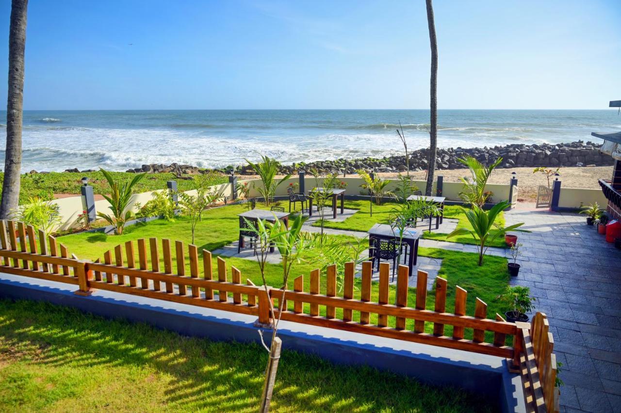 Maadathil Hotel *