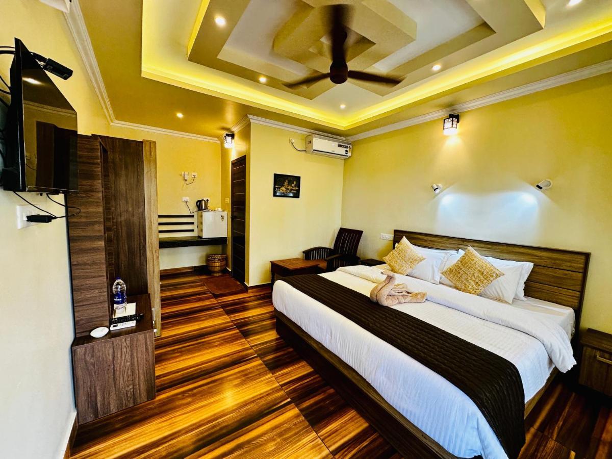 Maadathil Varkala
