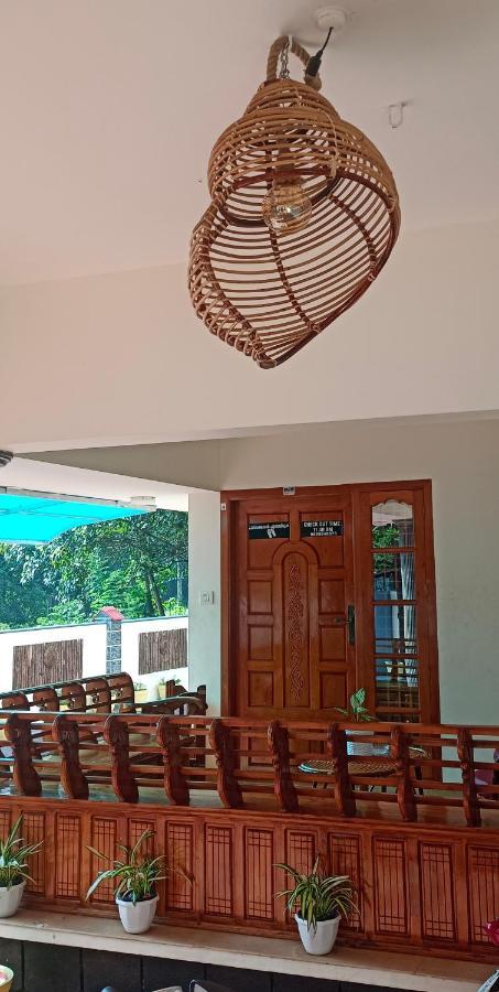 Dee Pearl * Varkala