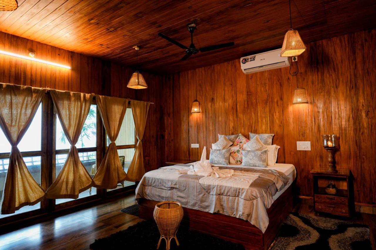 Driftwood Resort *
