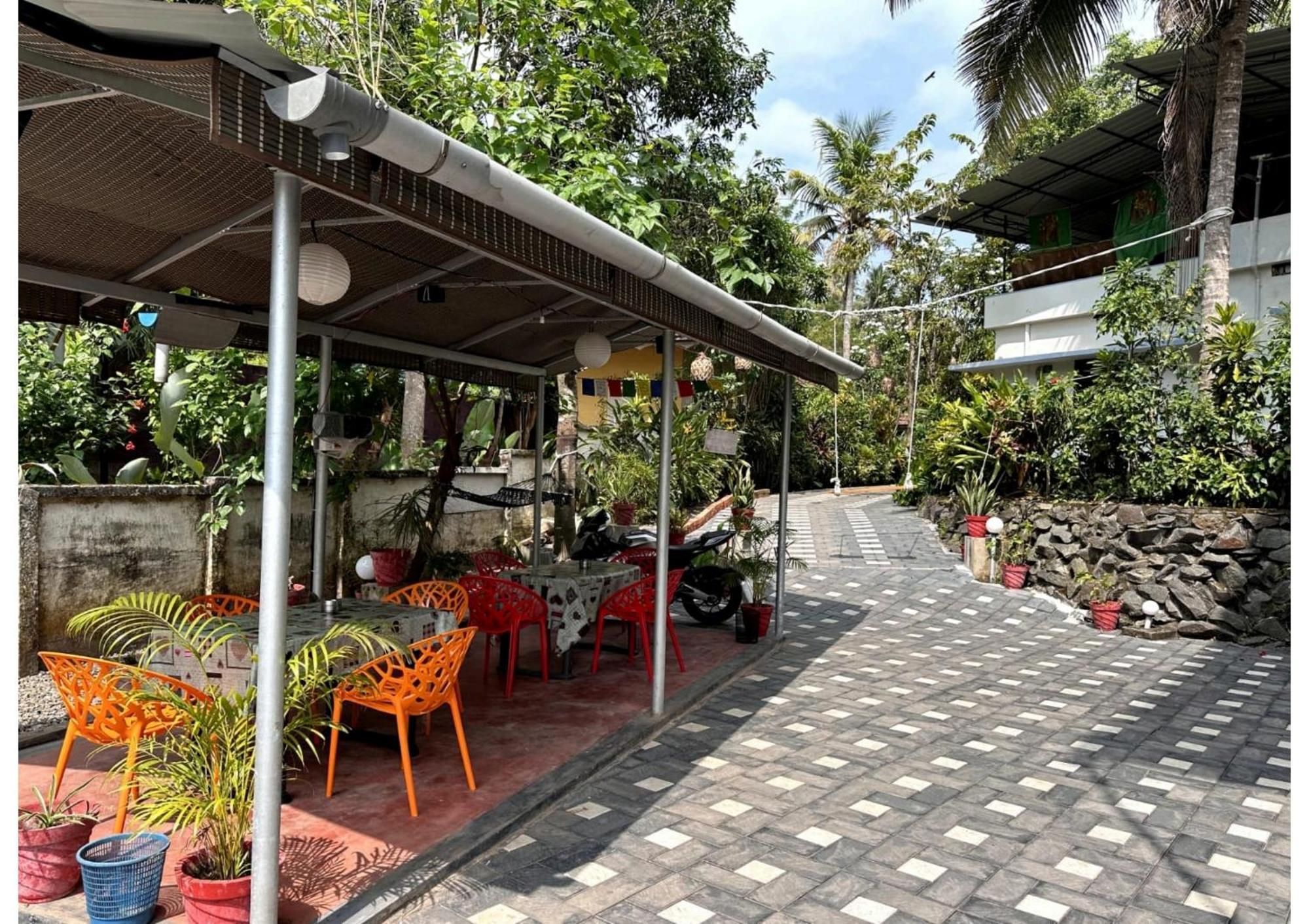 Homestay S *