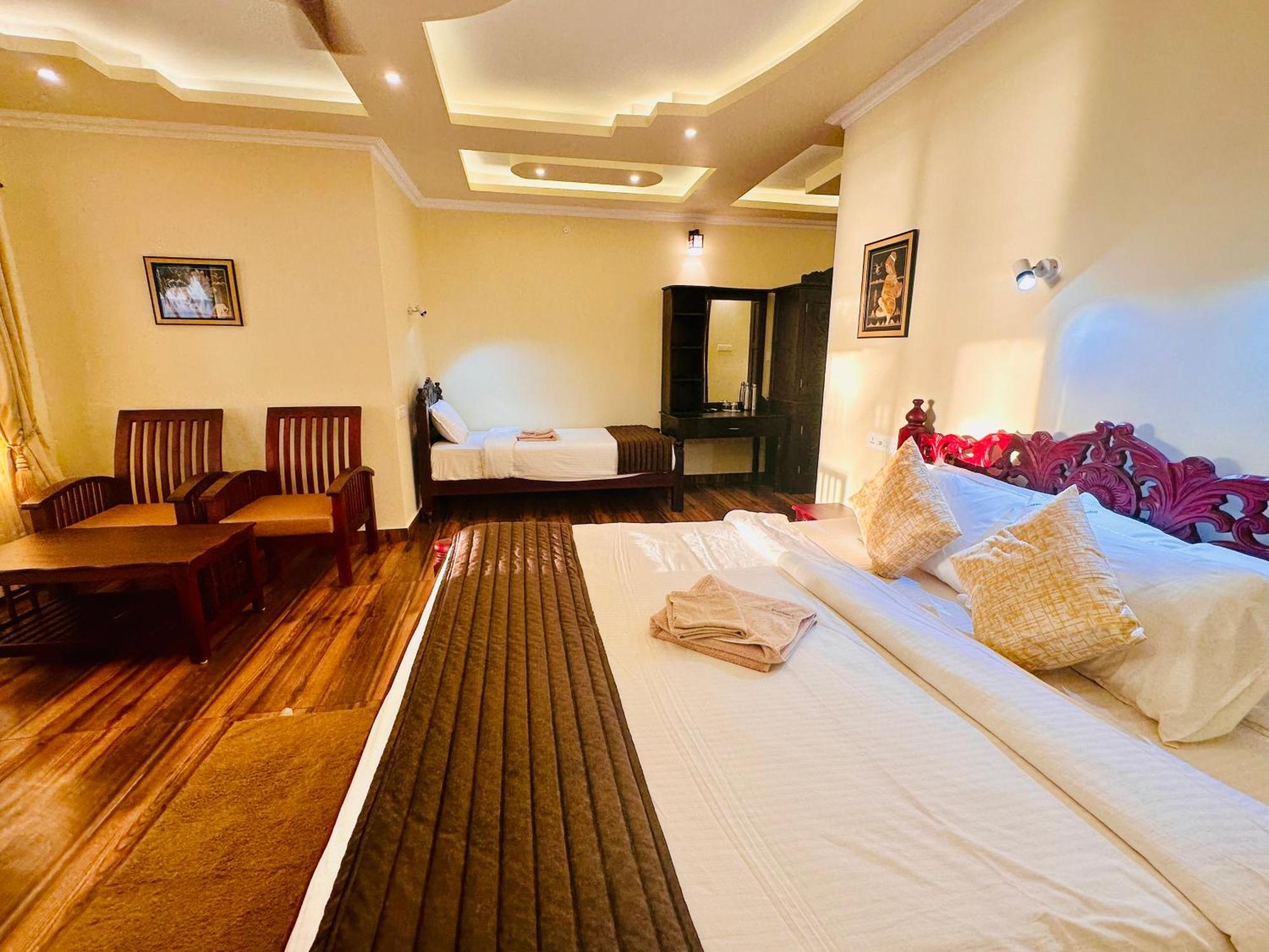 Hotel Maadathil Varkala