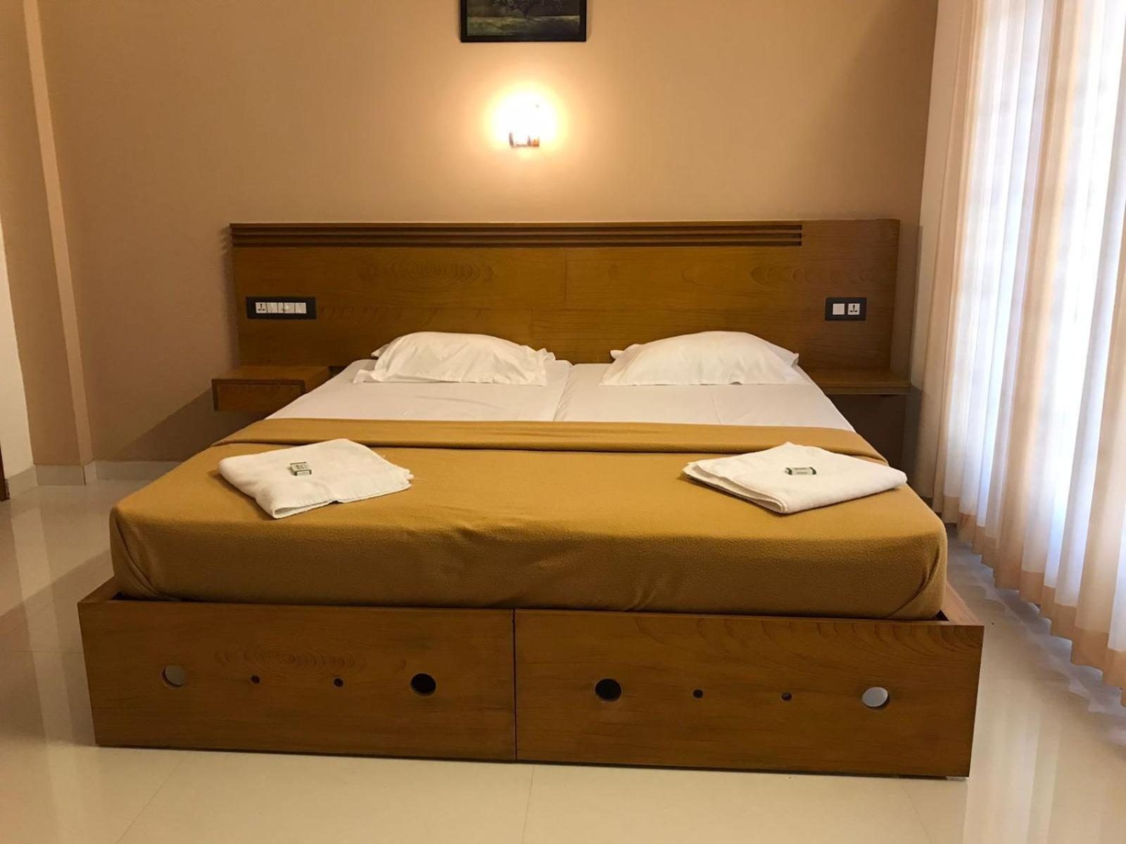 Hotel White House Residency *