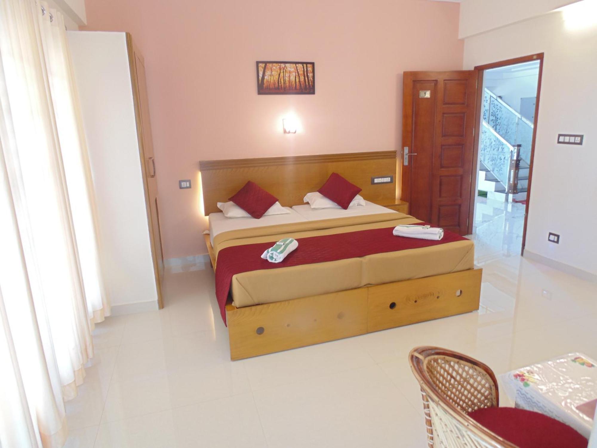 Hotel White House Residency *