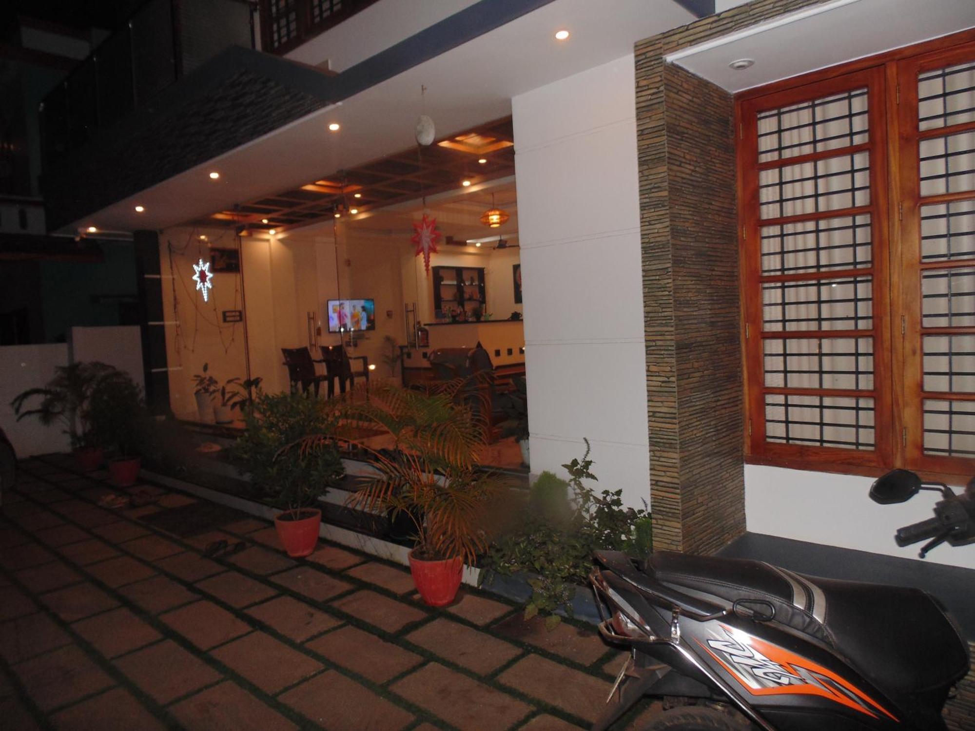 Hotel White House Residency Varkala