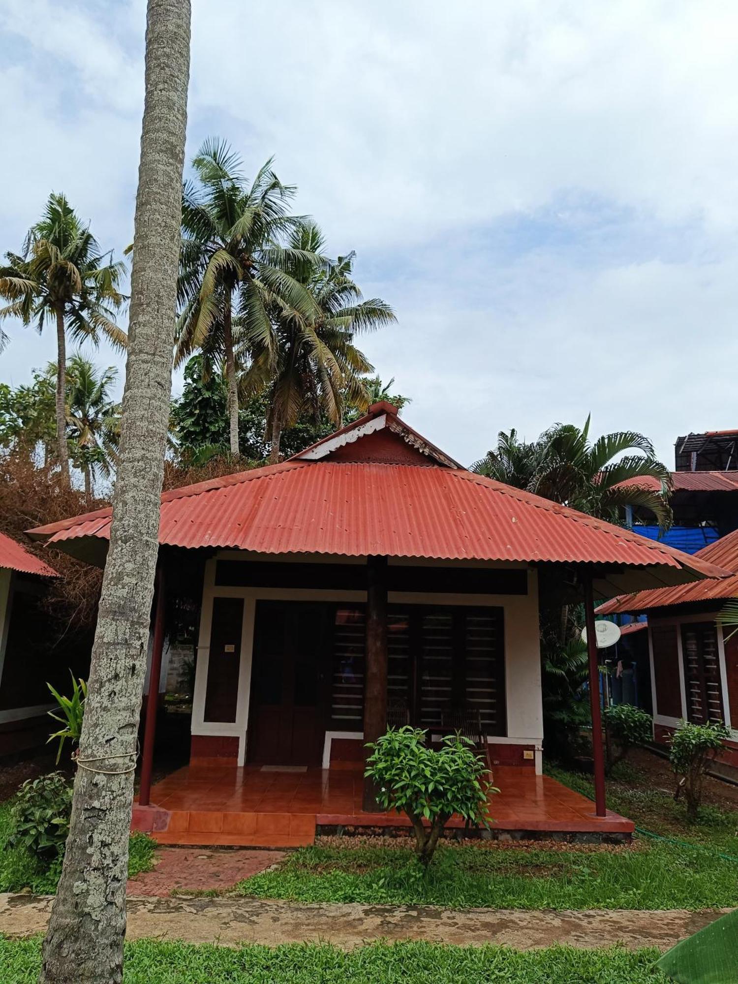 Hill View Beach 3* Varkala