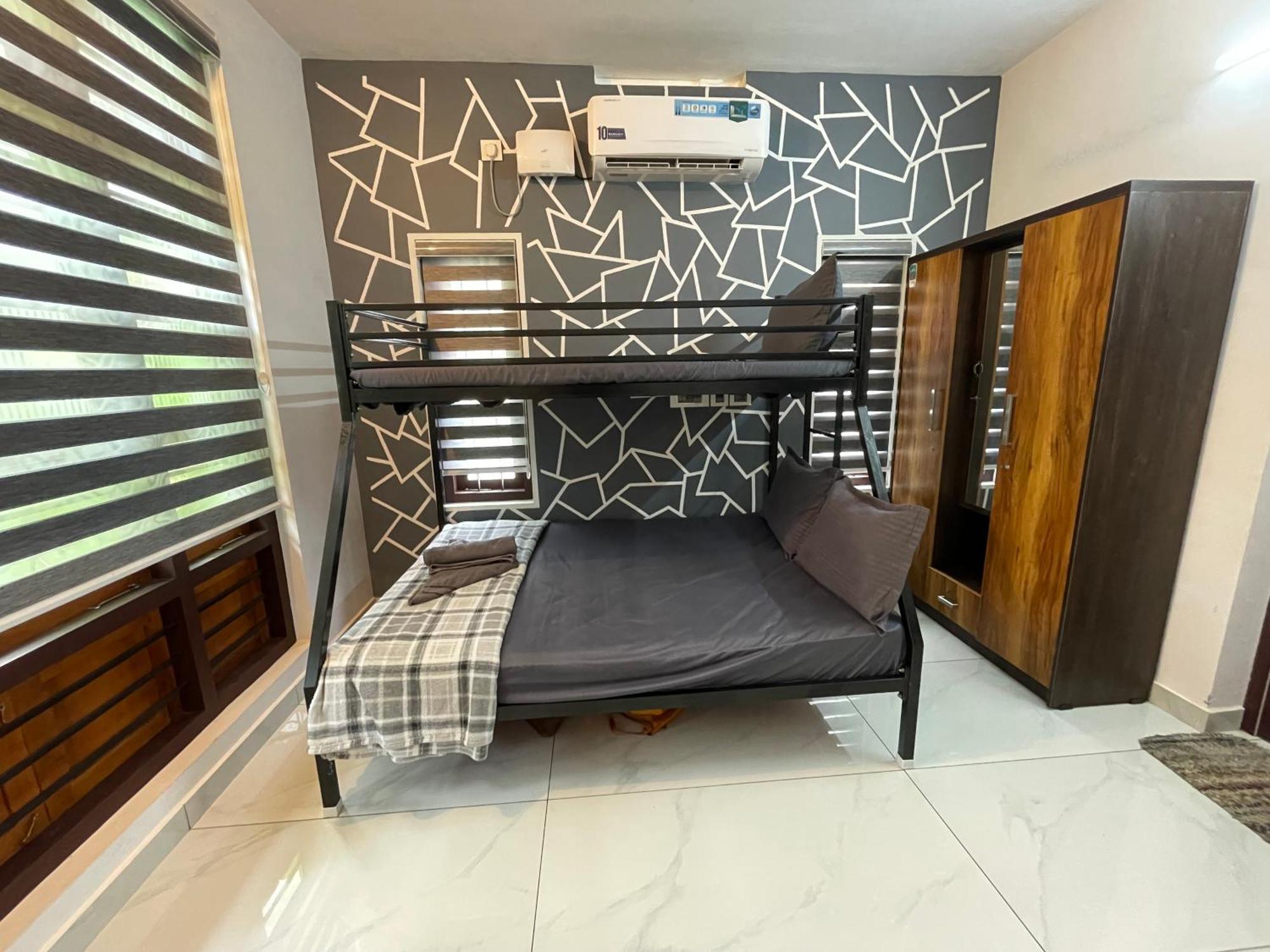 Life Homestay *