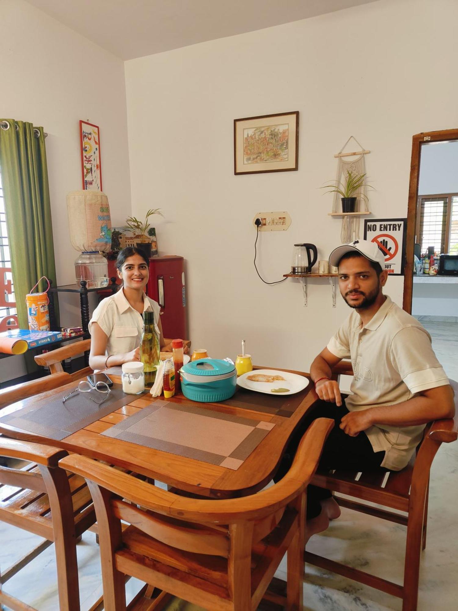 Shamak Homestay *