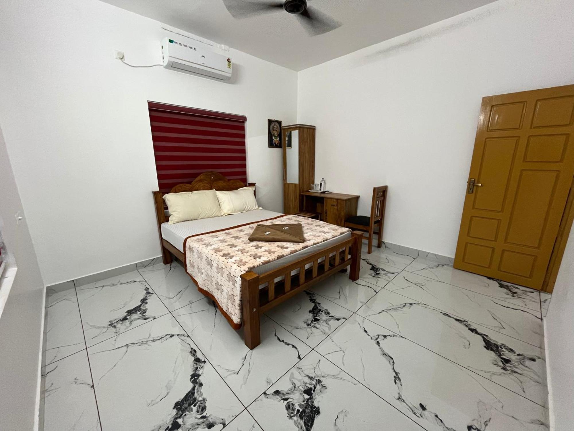 Cliff Diaries Guest house Varkala