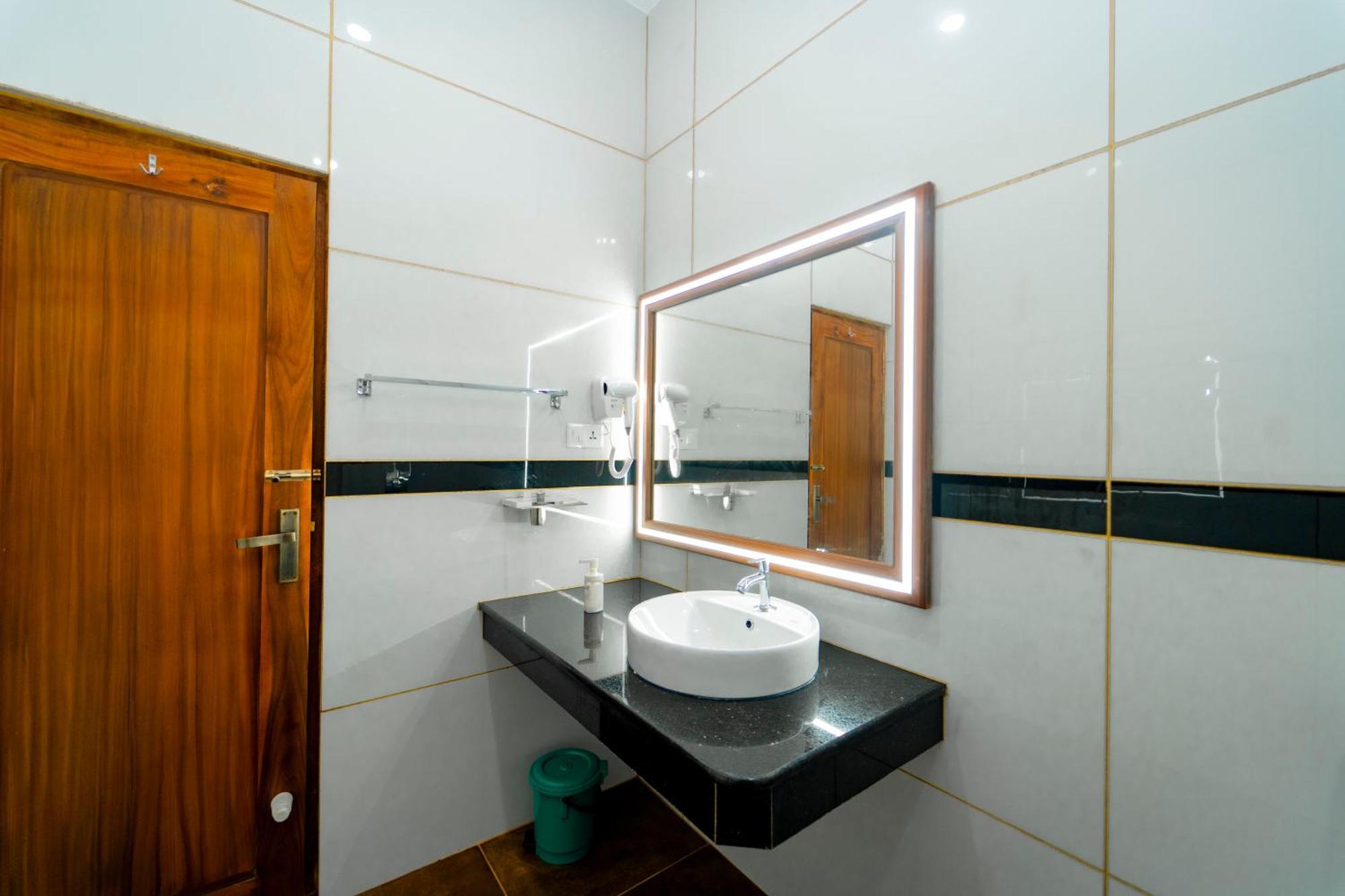 Skylar Seaview & Ayurveda Resort *
