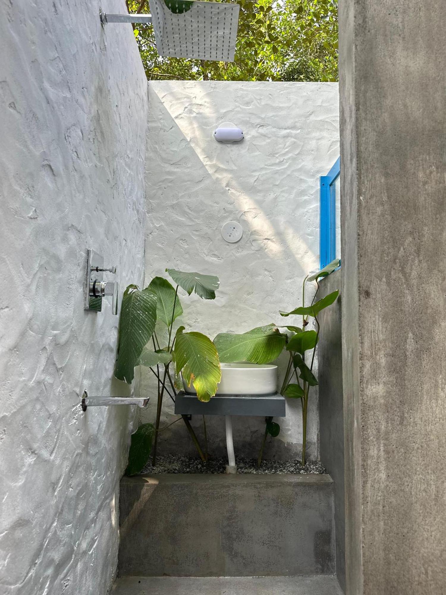 Liv Iyra - Boutique Hotel *