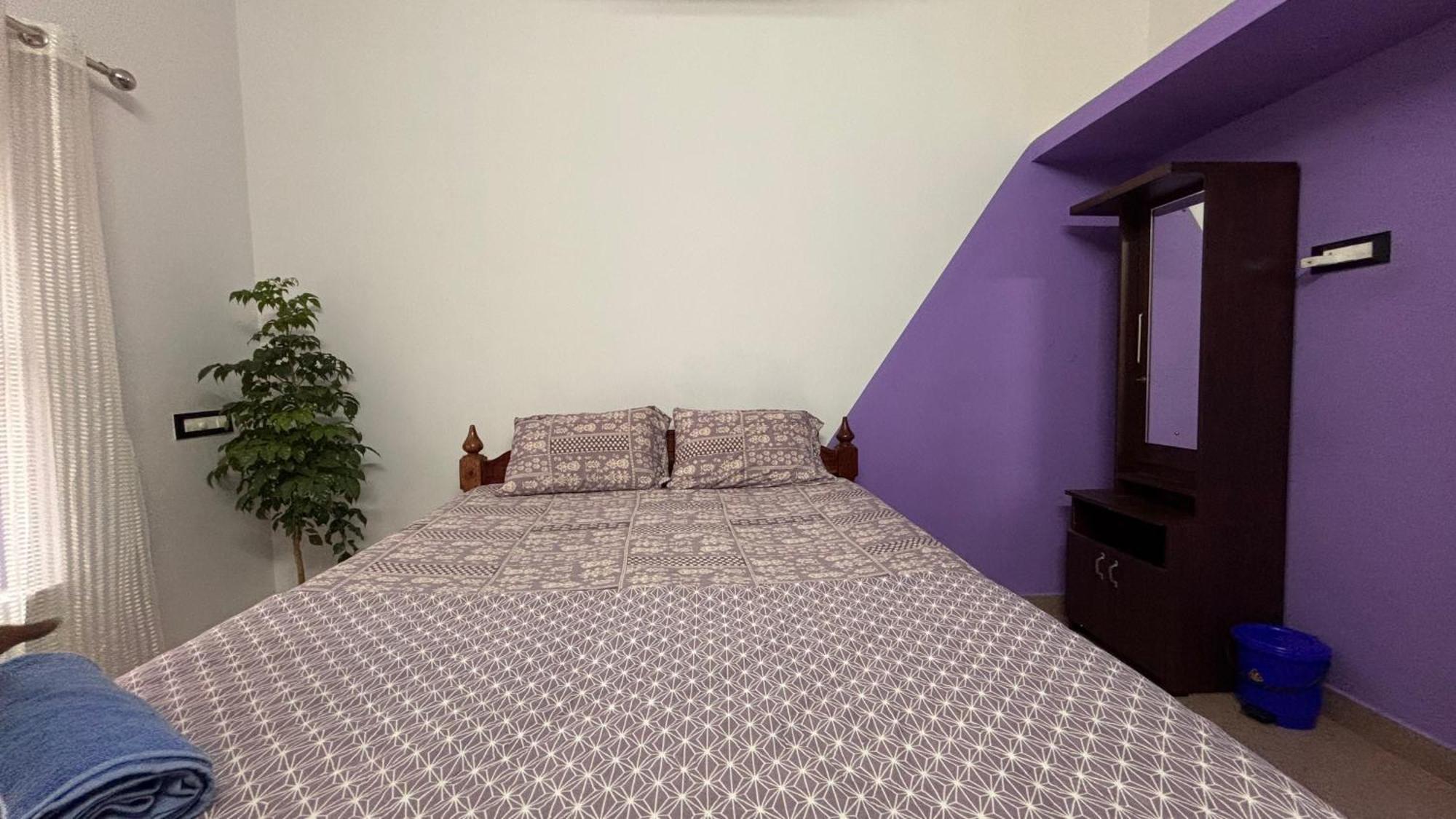 Hide Out Guest house *
