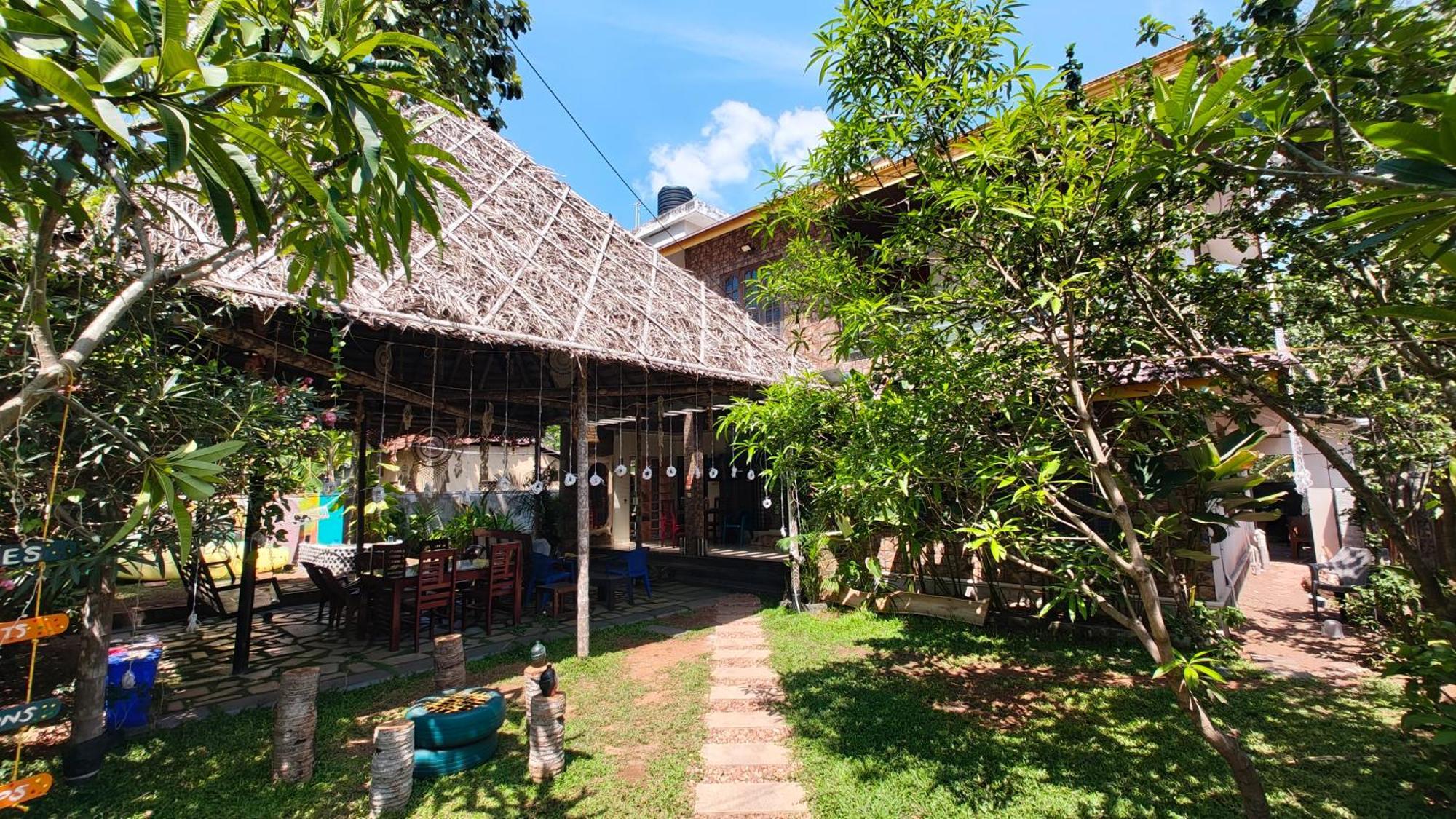 Sky's Surf Hostel *