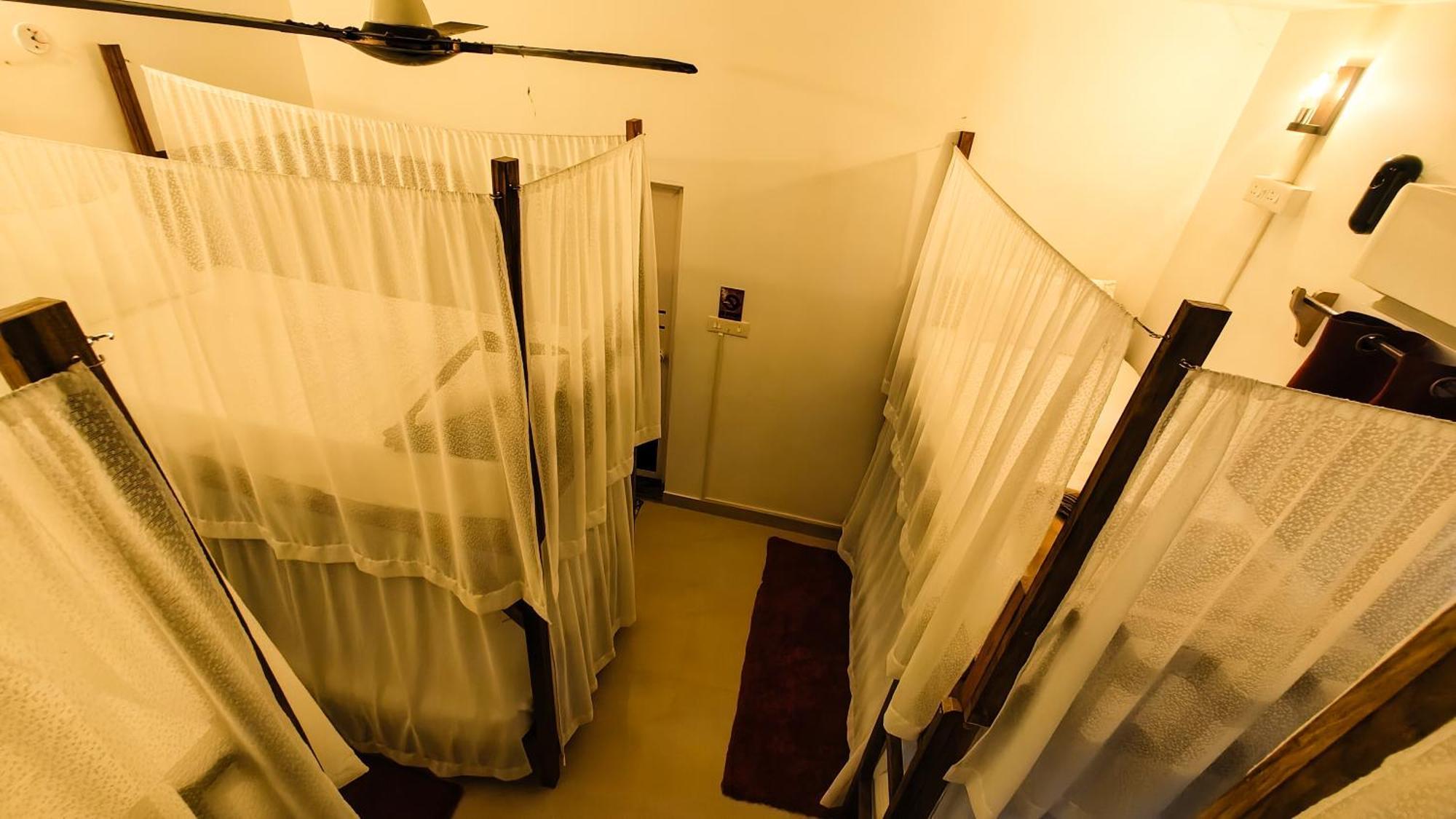 Sky's Surf Hostel *